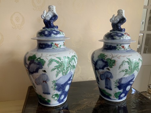 Asian Works of Art  - Pair of Chinese porcelain and wucai enamel potiches, 18th century