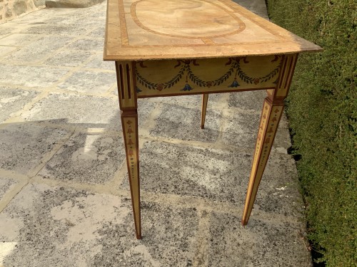 Table bureau de milieu en bois laqué peint, Italie Gênes fin XVIIIe - Mobilier Style Louis XVI