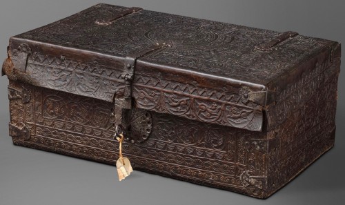 Objects of Vertu  - Boiled leather trunk - Spanish 17th century