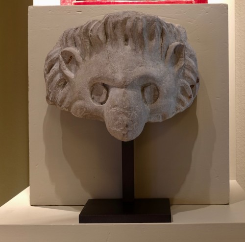 Marble griffin head - Italy, 16th century - 