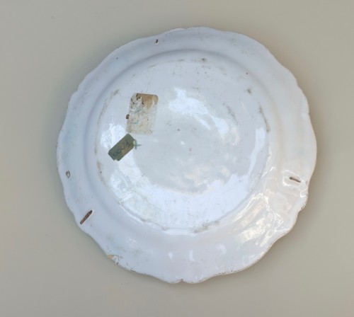 Porcelain & Faience  - Plate « trompe-l’Oeil » presenting a dish of quince - France 18th century