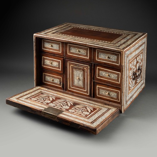A Mughal ivory inlaid wood Cabinet - 17th century  - Furniture Style 