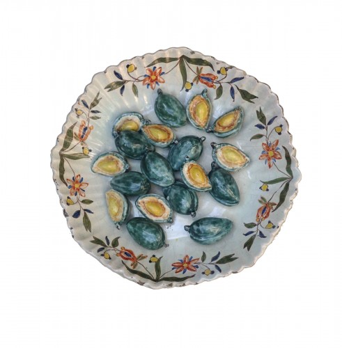 Faenza maiolica trompe l’oeil footed dish - Faenza 17th century