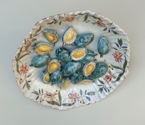 Porcelain & Faience  - Faenza maiolica trompe l’oeil footed dish - Faenza 17th century