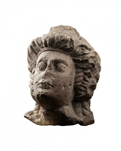 Monumental feminine head - Roman Empire 