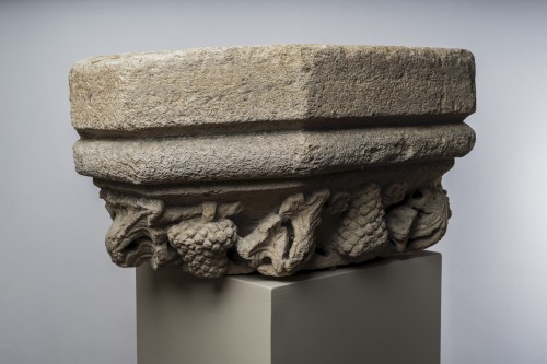 Sculpture Sculpture en pierre - Grande base de pilastre hexagonale en pierre de Bourgogne - XVe siècle
