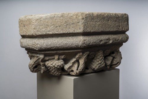 Sculpture  - Large hexagonal pilaster base - Burgundy 15th century