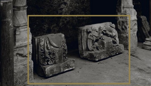 Stone capital with a central coat of arms - France, 14th century - 