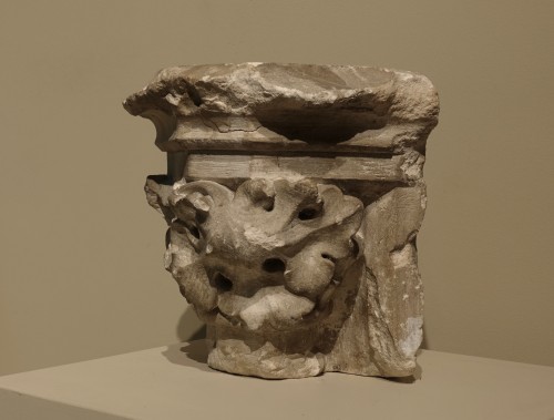 Sculpture  - gothic capital with foliate decoration - 13th century