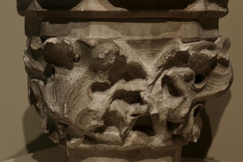 gothic capital with foliate decoration - 13th century - 