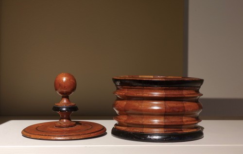 Antiquités - Collection de cinq pots à tabac hollandais du XIXe siècle
