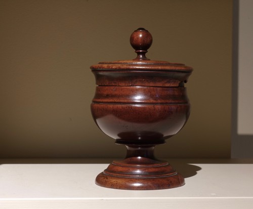 Antiquités - Collection de cinq pots à tabac hollandais du XIXe siècle