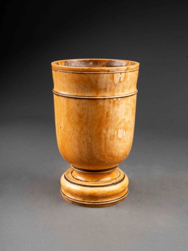 large apothecary&#039;s ivory mortar  - 17th century - 