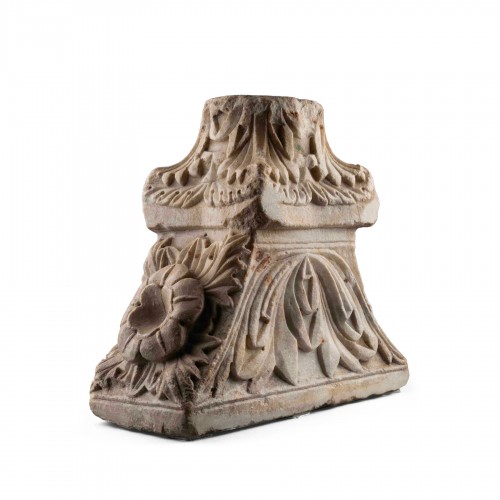Marble capital carved with acanthus leaves - Apulia 13th century