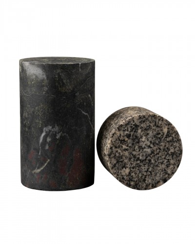Deux socles en rare Breccia Africano et Granito Nero