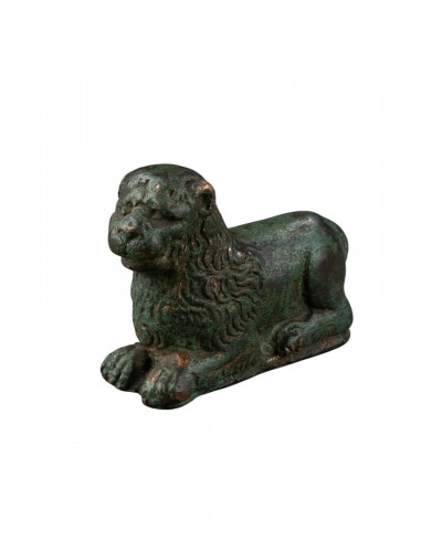 Petit lion couché en bronze ciselé - Italie XVe siècle