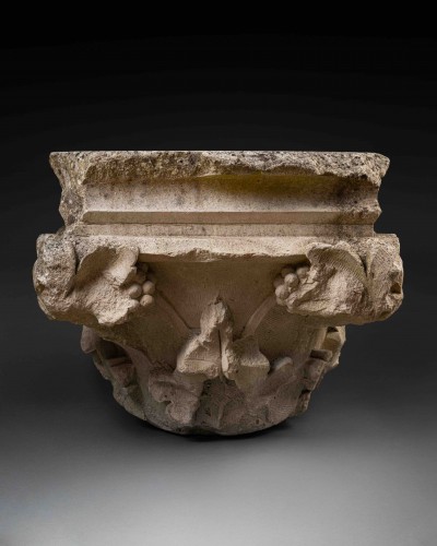 Chapiteau orné de feuillages et de grappes - France, XIIIe siècle - Matériaux & Architecture Style Moyen Âge
