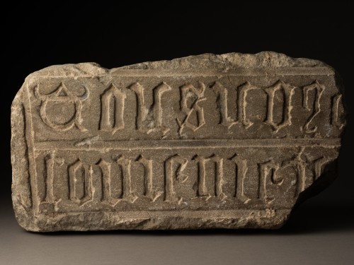 Fragment d’inscription gothique - nord de la France, XVe siècle - Dei Bardi Art