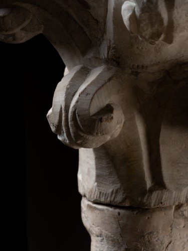 Colonne torse de cloître à chapiteau à crochets - Italie, XIVe siècle - Moyen Âge