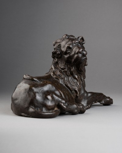 Lion couché - Italie centrale XVIIe siècle - Sculpture Style Renaissance