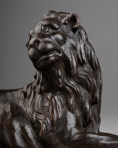 Sculpture Sculpture en Bronze - Lion couché - Italie centrale XVIIe siècle