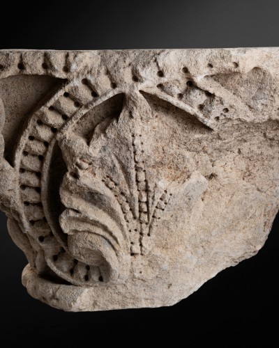 Romanesque limestone capital - first half to mid-12th century - 