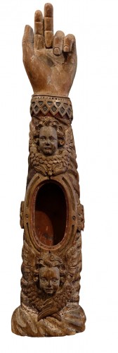 Bras reliquaire à décor de putti et chérubins - Venise, début du XVIIe siècle