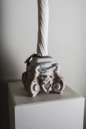 Narwhal tusk mounted on a XVII century roman colored marble base  - Curiosities Style Renaissance