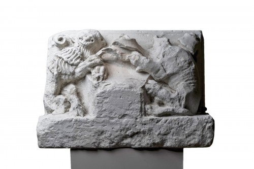 Stone Capital representing a lion and a bull, France XV century