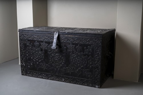 Large wood and iron chest with stars of David - Hungary, 17th / 18th  -century - Furniture Style 