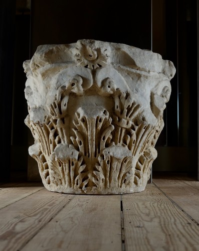 Roman corinthian capital - Flavian period, 1st century AD  - Ancient Art Style 