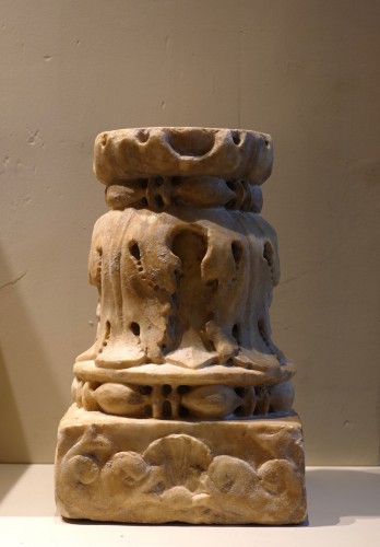 11th to 15th century - Renaissance marble column - Florence, 15th century