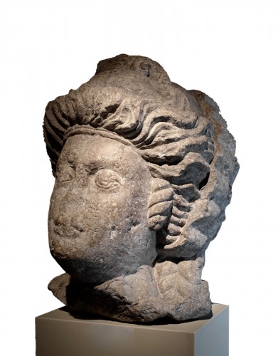 Monumental feminine head - Roman Empire (Palmira?) - 3rd-4th century AD
