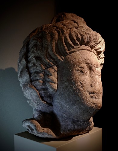 Ancient Art  - Monumental feminine head - Roman Empire (Palmira?) - 3rd-4th century AD