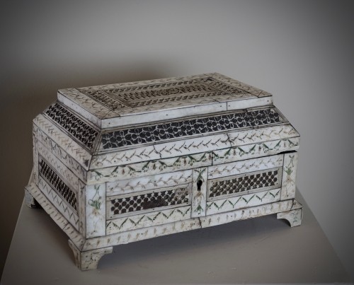 Objects of Vertu  - Russian Carved bone table box - XVIII century