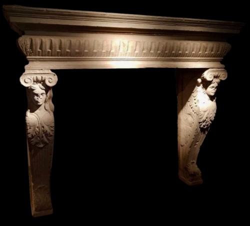 Renaissance limestone fireplace - Central Italy, 16th century - Renaissance