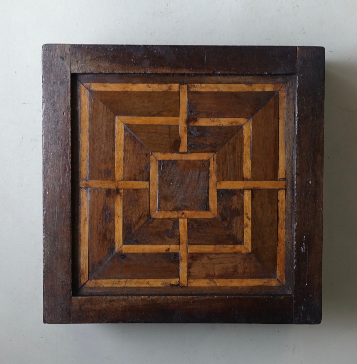 Wooden and leather game box - Italy, 19th century - Ref.99321