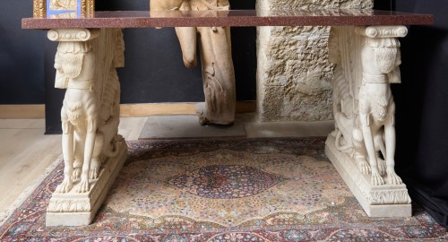 XIXe siècle - Importante table de milieu en marbre blanc et porphyre