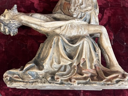 Antiquités - Vierge de pitié en marbre vers 1380