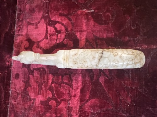 Grande fibule en Jade blanc crème à tête de dragon - Archéologie Style 