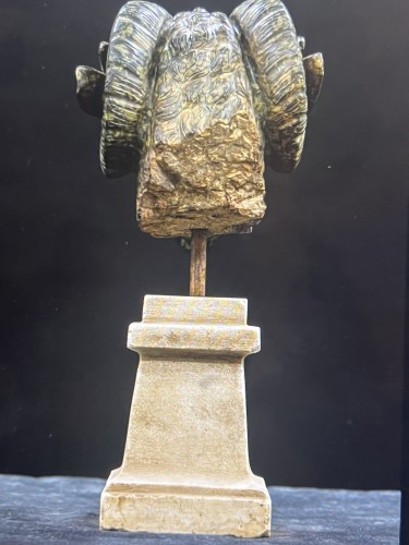 Sculpture  - Head ram in green porphyry 