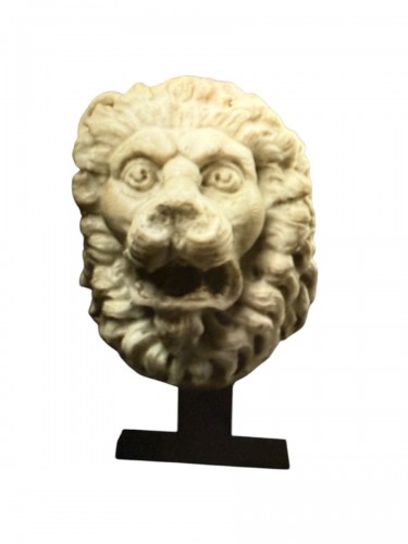 Têtes de lions en marbre XVe XVIe siècle