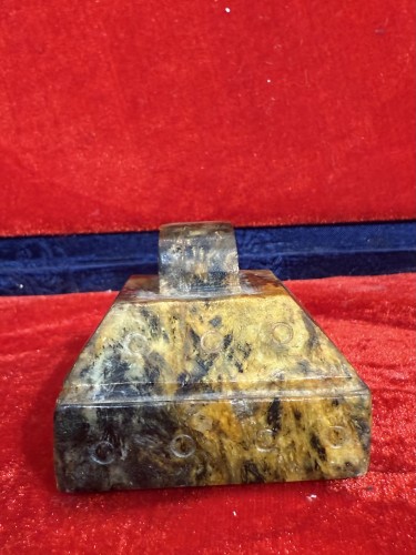 Two seals in Jade and hard stone - Asian Works of Art Style 