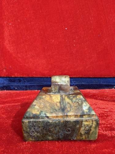 Asian Works of Art  - Two seals in Jade and hard stone