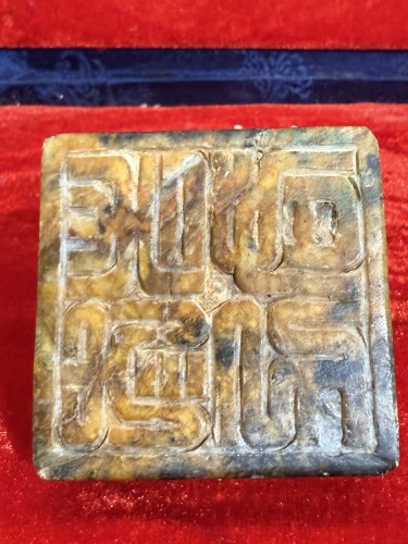 Two seals in Jade and hard stone - 