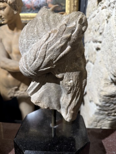 Tête en marbre représentant Saladin - Sculpture Style 