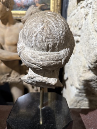 Sculpture Sculpture en Marbre - Tête en marbre représentant Saladin