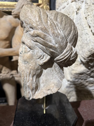 Tête en marbre représentant Saladin - Del Rey Antiquités