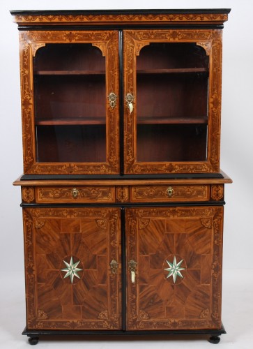 Display Cabinet with two bodies inlaid late 17th century - Furniture Style Louis XIV