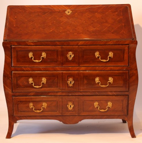 A Louis XV commode Scriban - Furniture Style Louis XV